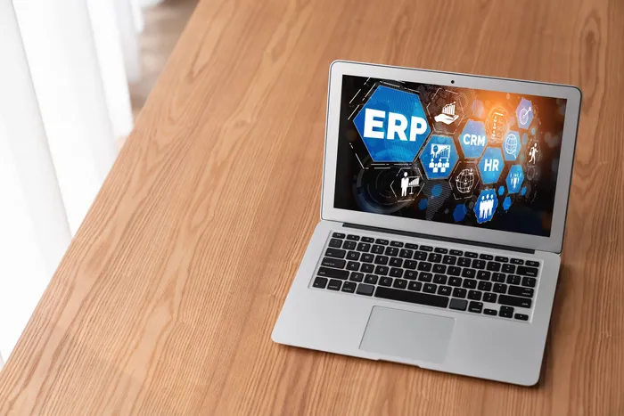Tableau de bord d'un progiciel de gestion intégré sur un écran moderne — ce qu'il faut savoir avant de migrer vers un ERP cloud en Afrique